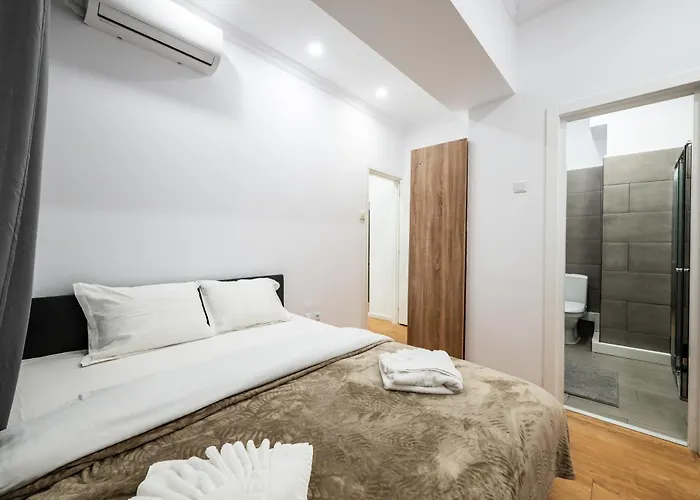 Contemporary & Historic - Piata Romana