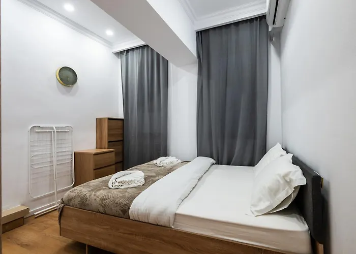 Contemporary & Historic - Piata Romana Apartmán *