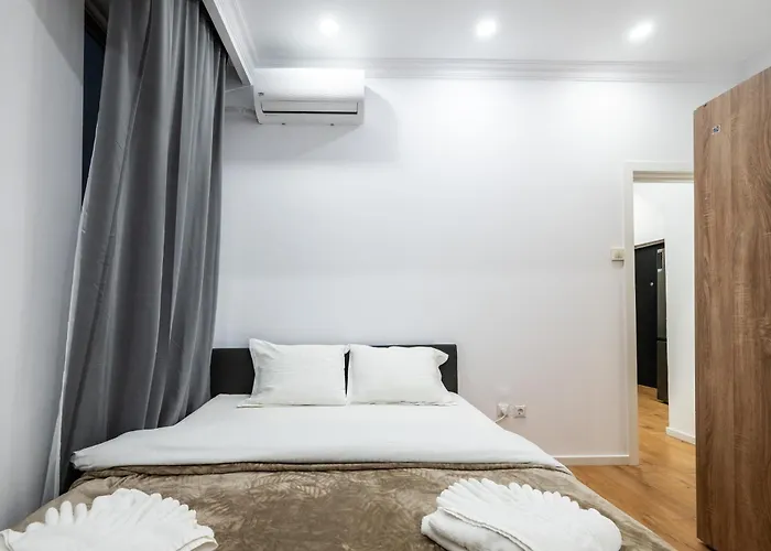 Contemporary & Historic - Piata Romana Apartment Bucharest