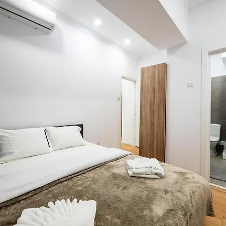 Contemporary & Historic - Piata Romana