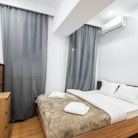 Contemporary & Historic - Piata Romana Apartment Bucharest