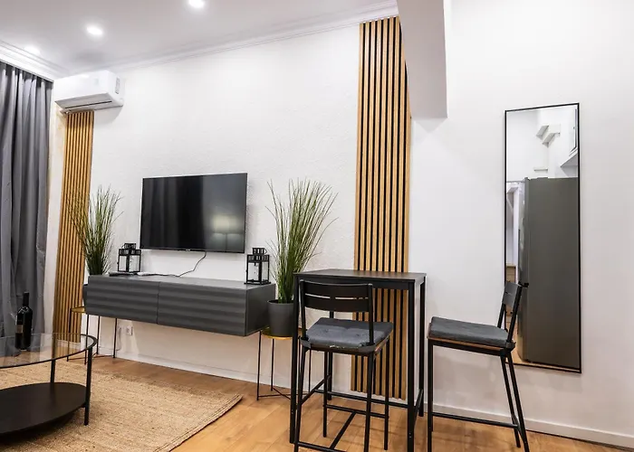 Contemporary & Historic - Piata Romana Apartment *