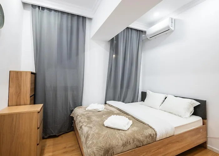 Contemporary & Historic - Piata Romana Apartment Bucharest