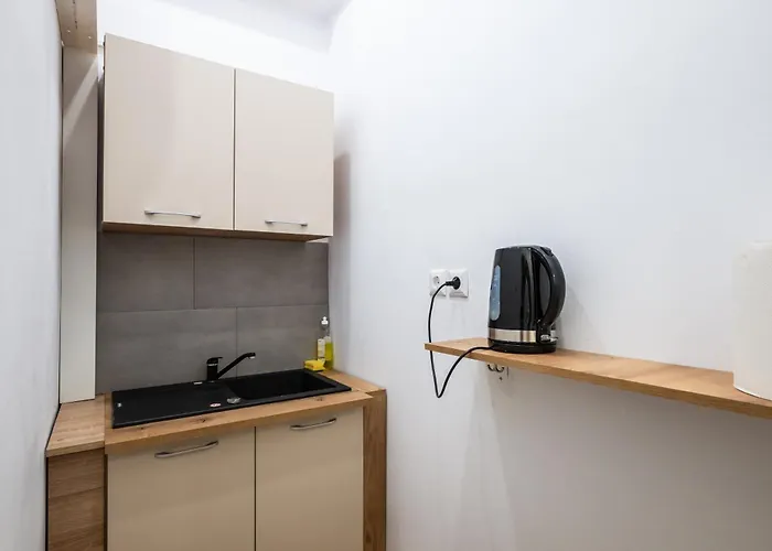 Contemporary & Historic - Piata Romana Апартаменты