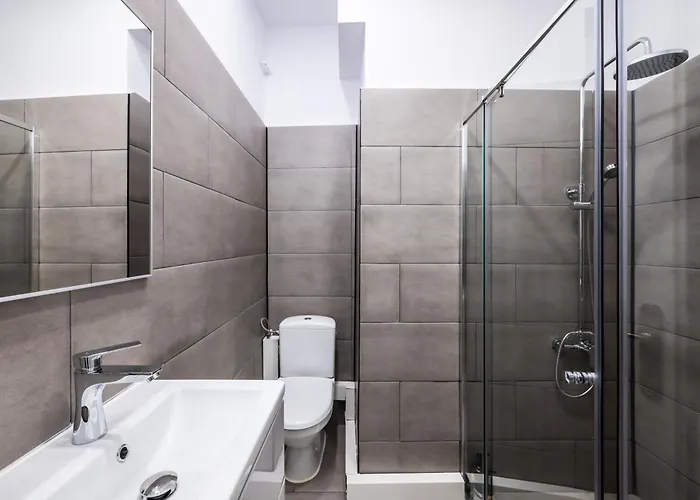 Contemporary & Historic - Piata Romana *